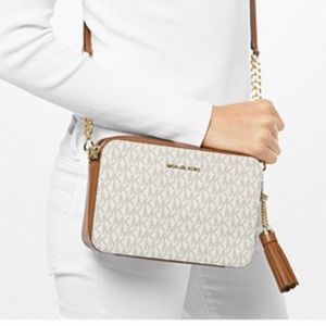 selling my mk sking bag